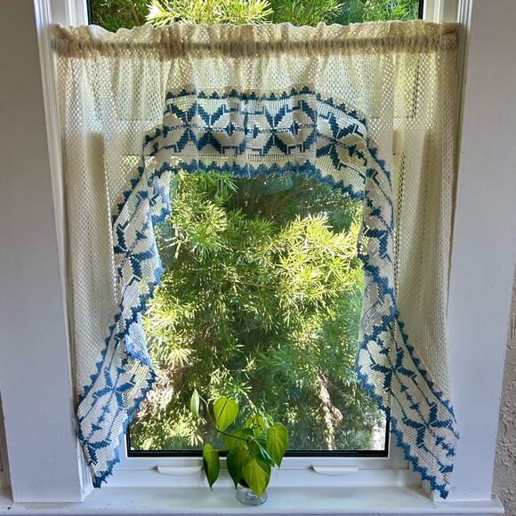 Vintage Cottagecore Blue and Cream Lace Ruffled Window Valances set of 2 - Picture 13 of 14